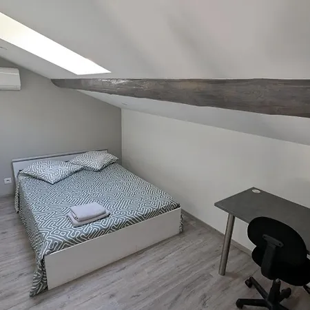 Lägenhet T5 Meuble 110 M2 Neuf Proche Centre Nîmes