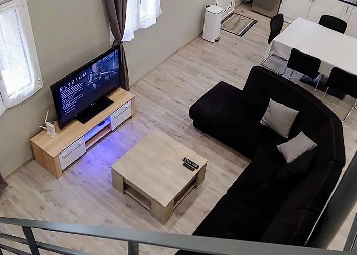 T5 Meuble 110 M2 Neuf Proche Centre Apartment