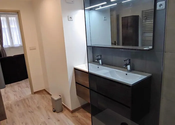 T5 Meuble 110 M2 Neuf Proche Centre Lägenhet Nîmes