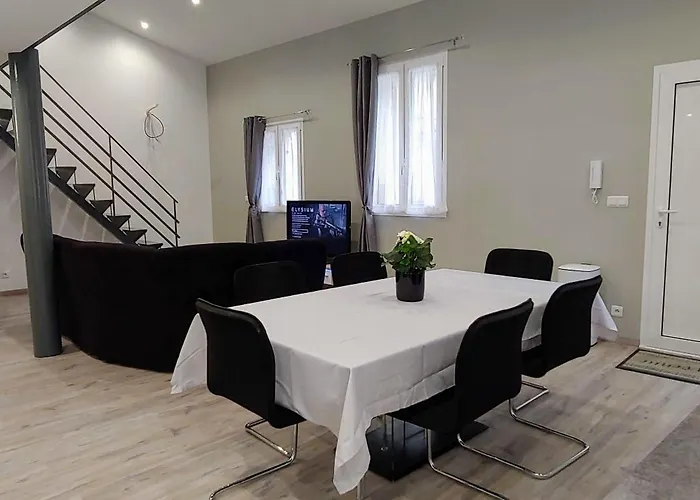 T5 Meuble 110 M2 Neuf Proche Centre Apartment