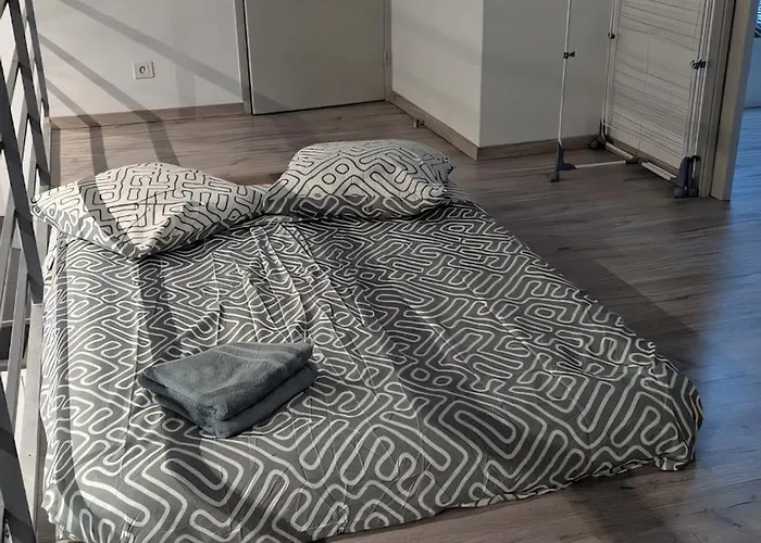 Lägenhet T5 Meuble 110 M2 Neuf Proche Centre Nîmes