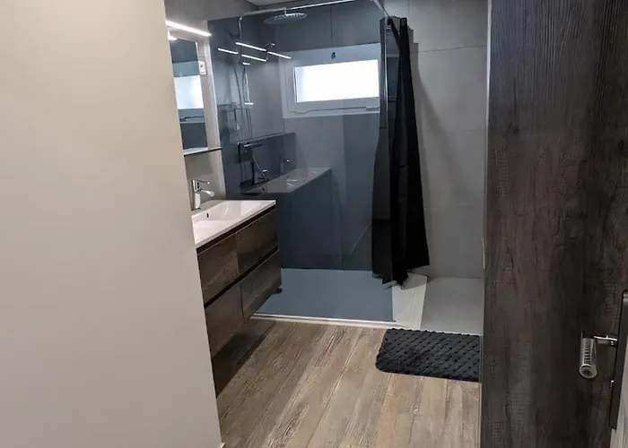 Apartment T5 Meuble 110 M2 Neuf Proche Centre *